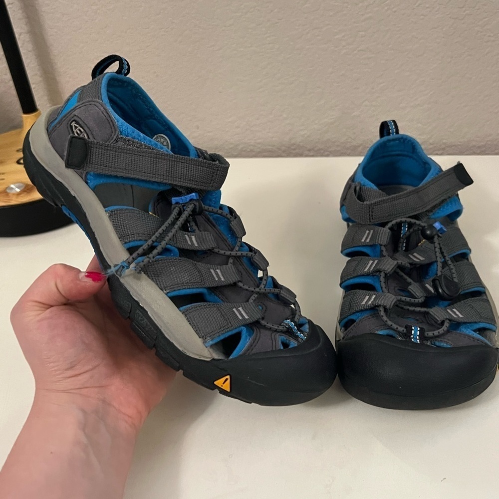 Keen | Gray Blue Boys Sandals Sz 5 Youth
